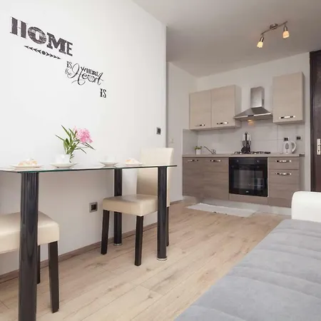 Ester Apartment *