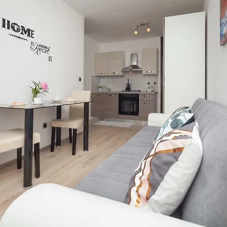 Ester Apartment *
